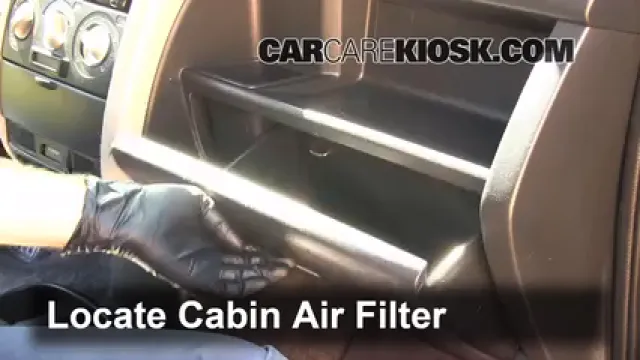 2006 Scion xB 1.5L 4 Cyl. Filtre à air (intérieur) Changement